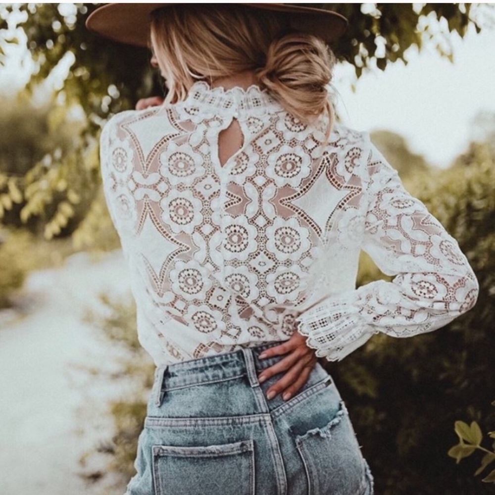 Last 1 💕Lace Cap Neck Top with Bell Sleeve - Picture 2 of 8